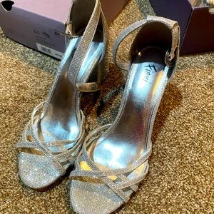 Sparkling FIONI silver heels